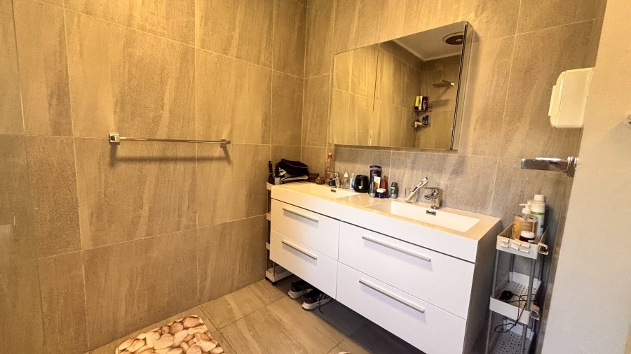 4 Bedroom Property for Sale in Kirstenhof Western Cape